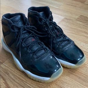 Boys black and white Jordan’s